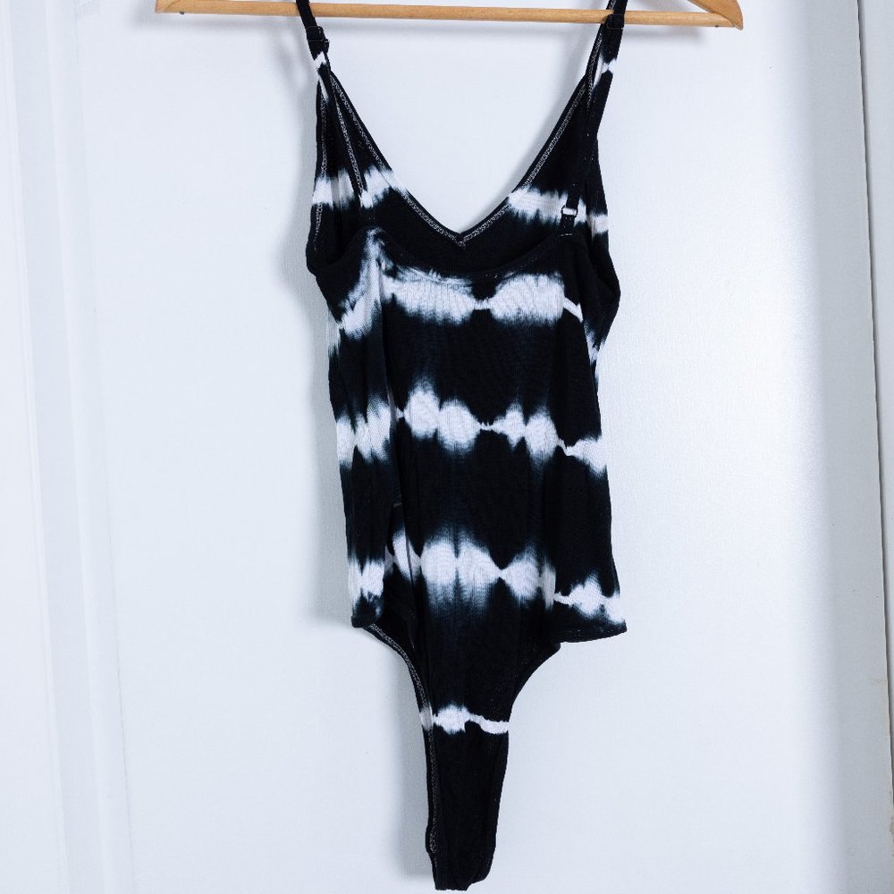 Olivaceous Tie Dye V-Neck Bodysuit Sz S